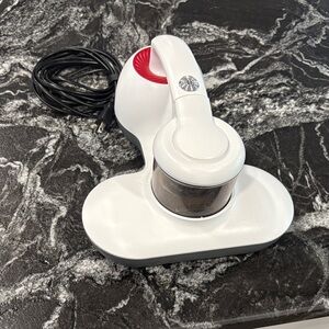 Handheld UV mattress vacuum cleaner